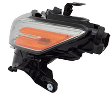 Charger l&#39;image dans la galerie, 2021-2023 Toyota Sienna headlight white LE/XLE driver side LH