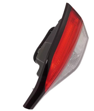 Charger l&#39;image dans la galerie, 2014-2021 Lexus GX460 tail lamp lens/housing passenger side RH